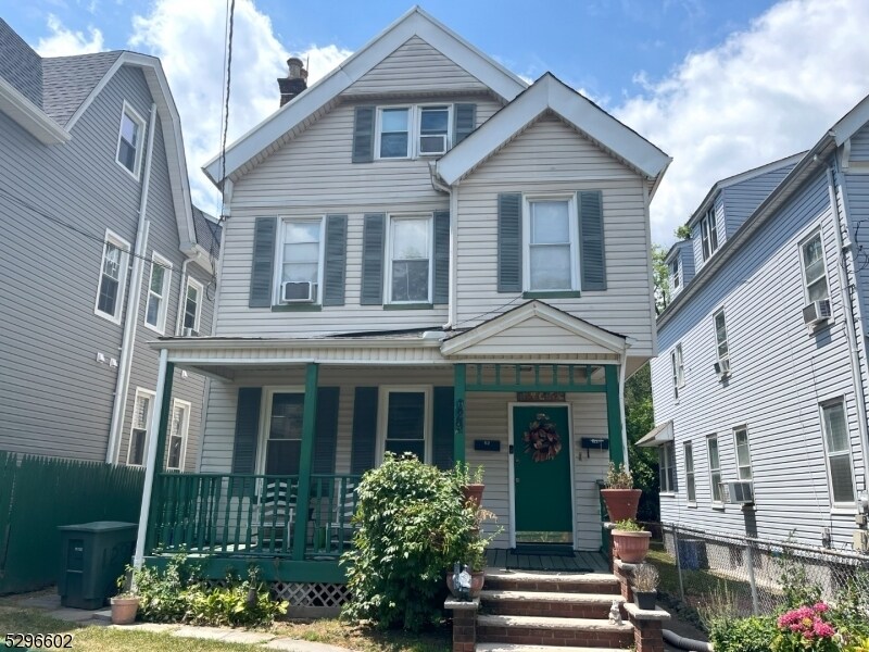Primary Photo - 129 Summer St