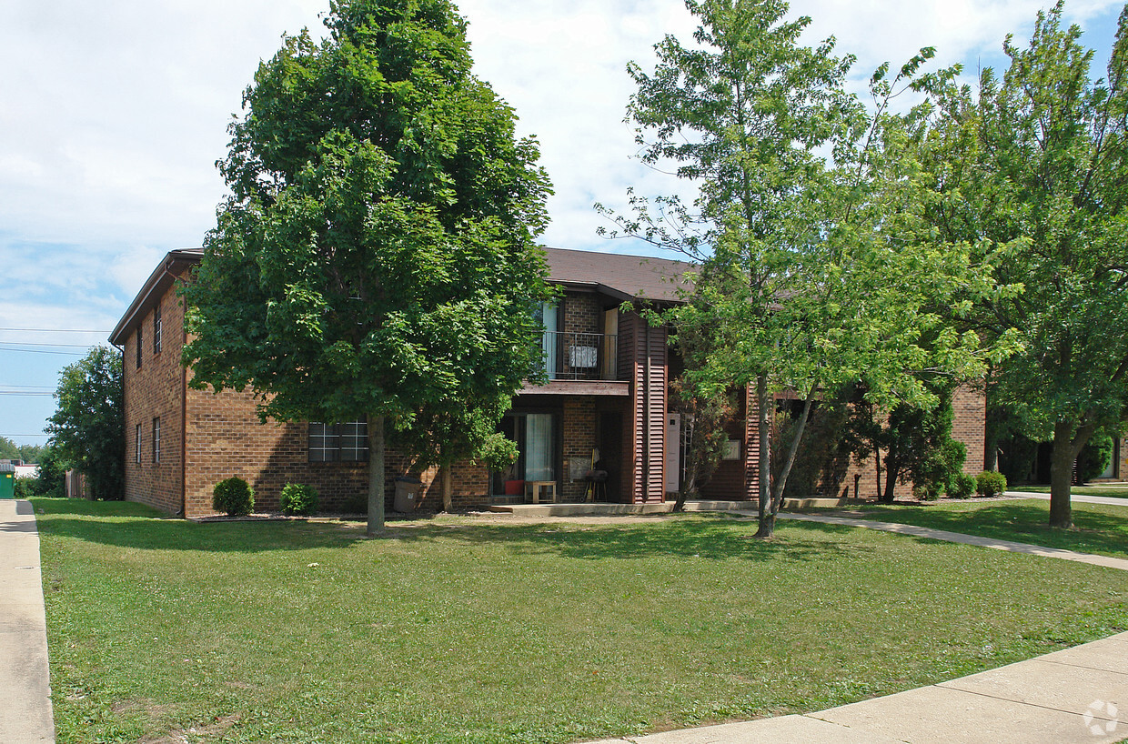 Building Photo - 1851 Roosevelt Ave