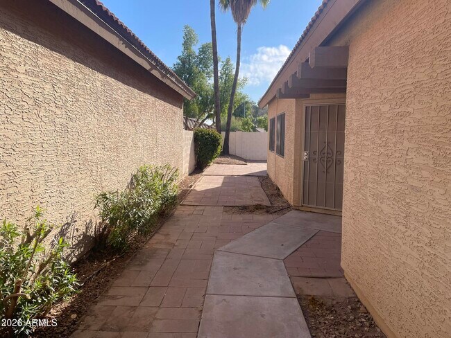 Foto del edificio - 4587 W Harrison St