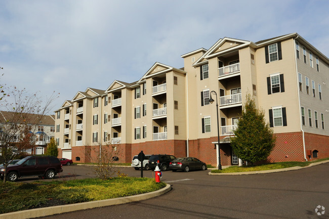 Building Photo - The Pointe at River Glen