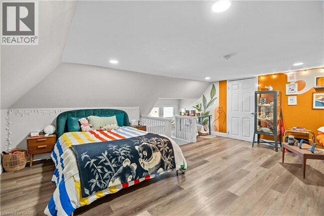 Building Photo - 20 Holton Ave S