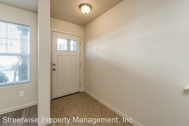 Building Photo - 2 br, 2.5 bath House - 10542 NE Cedar Fall...