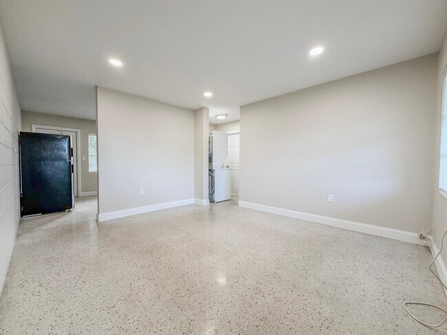 Building Photo - 2502 Ave F