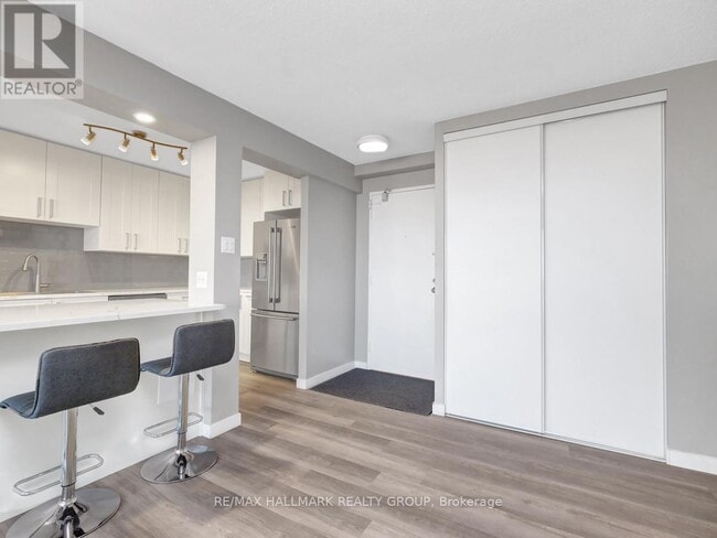 Building Photo - 665 Bathgate Dr