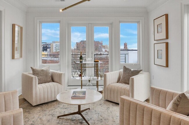 sitting area off primary bedroom - 1335 11th St NW