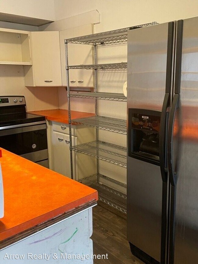 Foto del edificio - 5 br, 1.5 bath House - 323 Lake Street