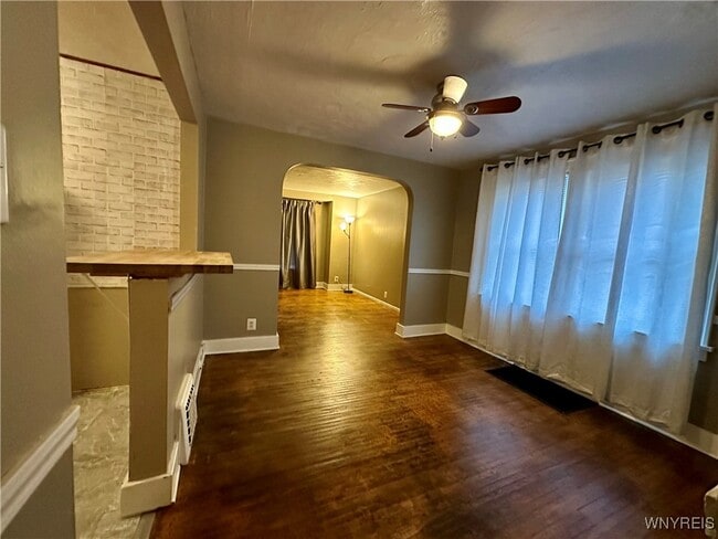 Building Photo - 117 Shepard Ave