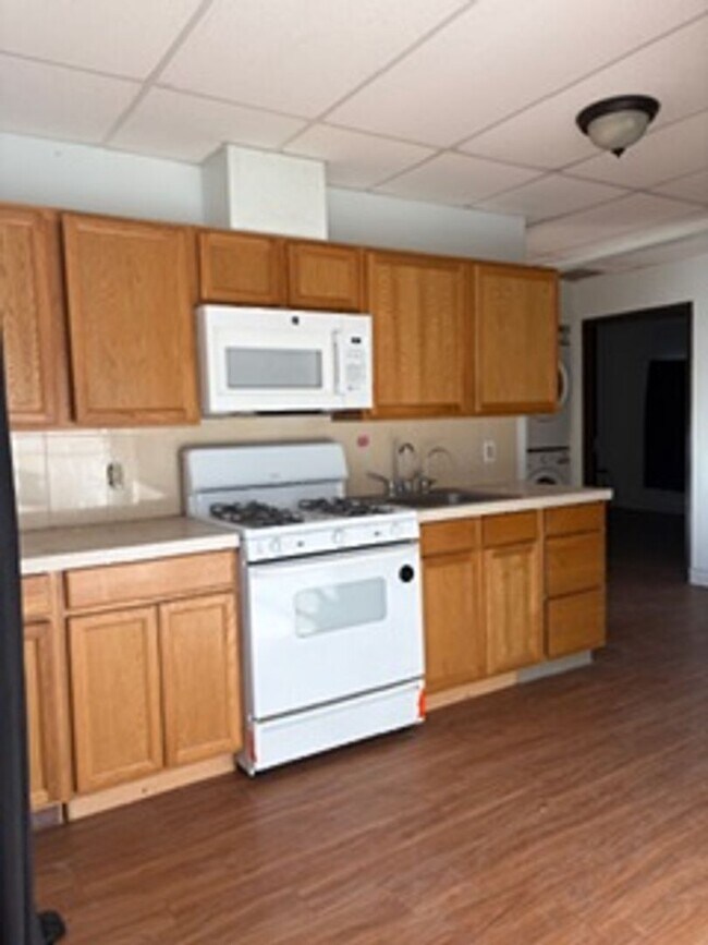 Foto del edificio - 2 Bed 1 Bath Duplex