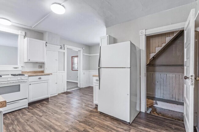 Building Photo - 2349 Ferrant Pl