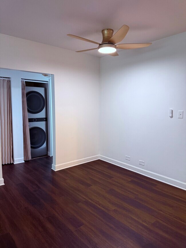 Foto del edificio - 7536 N Ridge Blvd
