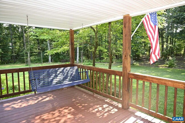 Building Photo - 289 Community House Rd