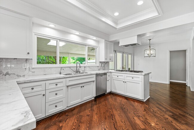 Foto del edificio - 374 Homewood Rd