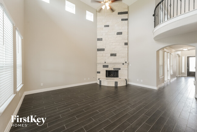 Foto del edificio - 7522 Dry Stone Ln