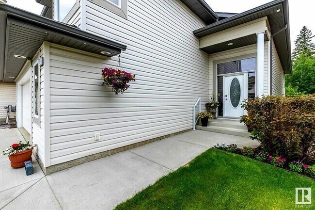 Building Photo - 1798 Melrose Crescent SW