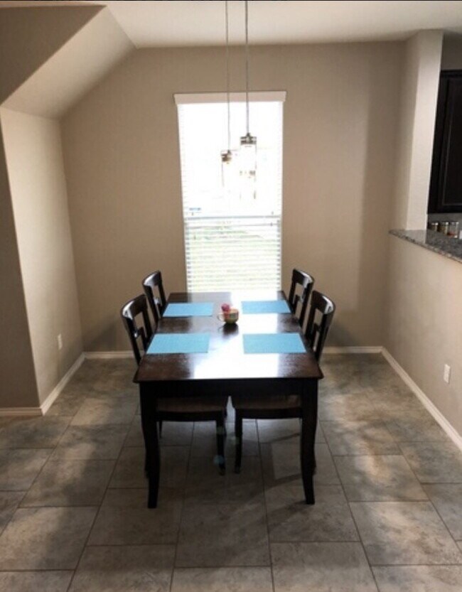Foto del edificio - "Spacious 4-Bedroom Retreat with Granite Countertops & Private Movie Room in Selma, TX!"