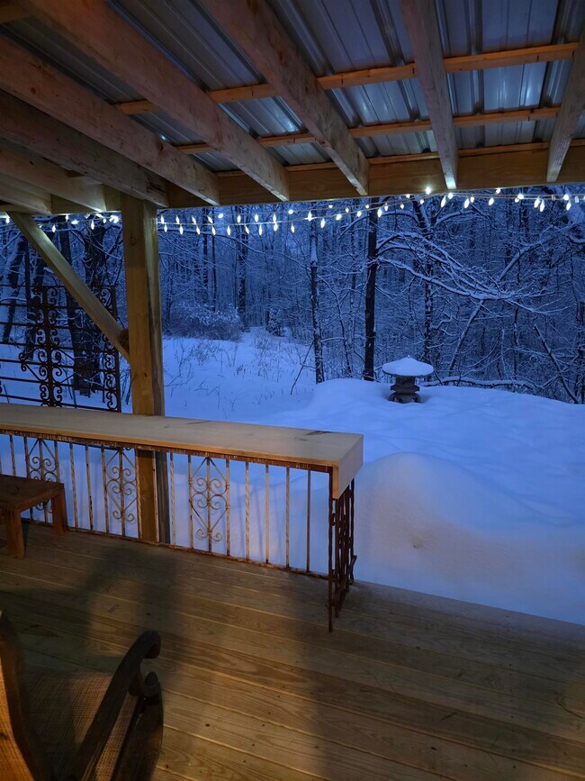 Foto del edificio - 529 Valley Rd