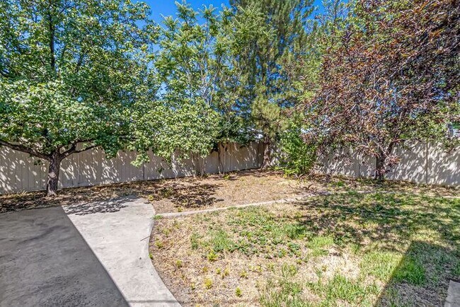 Foto del edificio - Charming 3-Bedroom Home Near CMU with Bonus Room
