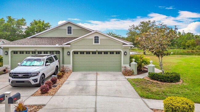 Foto del edificio - 7611 Helen White Ln