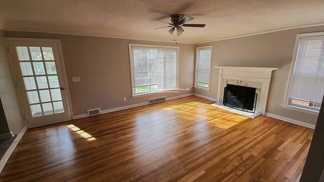 Building Photo - 3965 Warrendale Rd