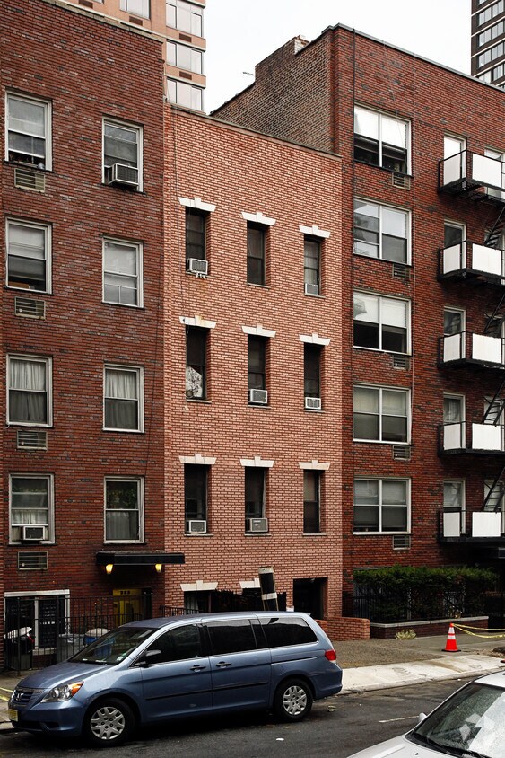 Primary Photo - 245 E 33rd St