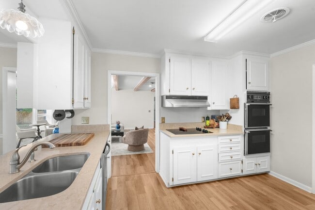 Building Photo - 106 Benson Dr