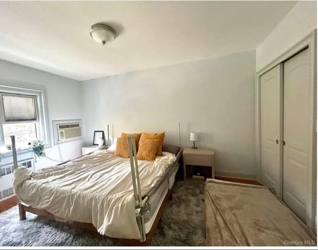 Building Photo - 65-43 Alderton St