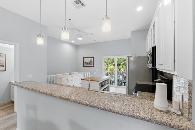 Foto del edificio - 2445 NE 14th St