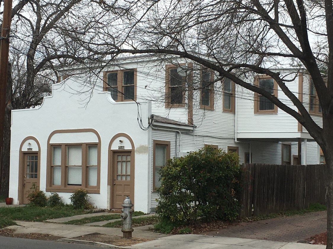 Primary Photo - 506 E Guenther St