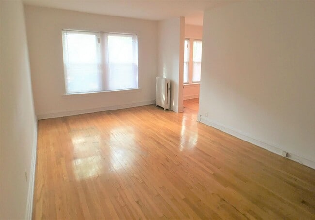 Photo - 1060 W Cornelia Ave Apartment