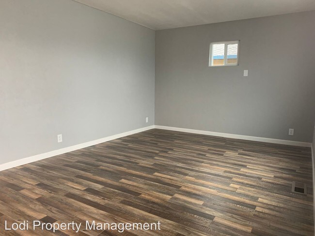 Building Photo - 2 br, 1 bath Apartment - 2 S Mills