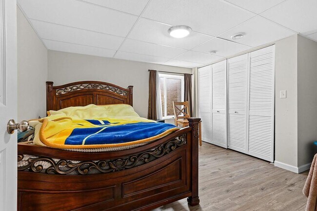 bedroom in basement - 2414 E Newberry St