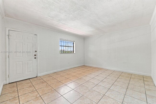 Building Photo - 1245 W 24th St