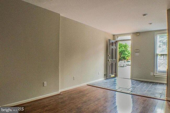 Foto del edificio - 738 McHenry St