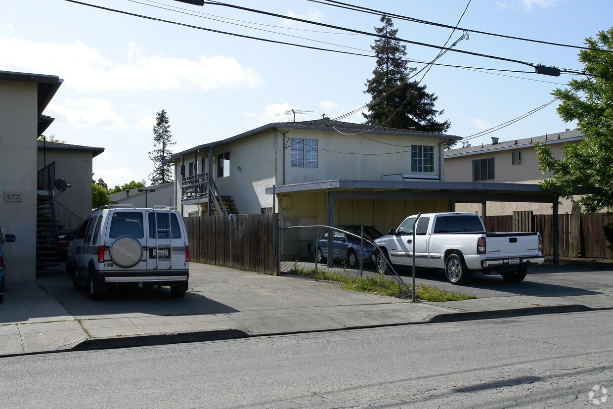 Foto principal - 664 Oakside Ave