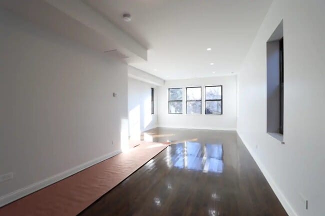 Foto del edificio - 3120 W Eastwood Ave