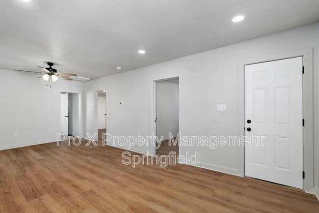 Building Photo - 750 S New Ave