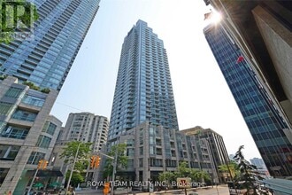Building Photo - 2181-2181 Yonge St