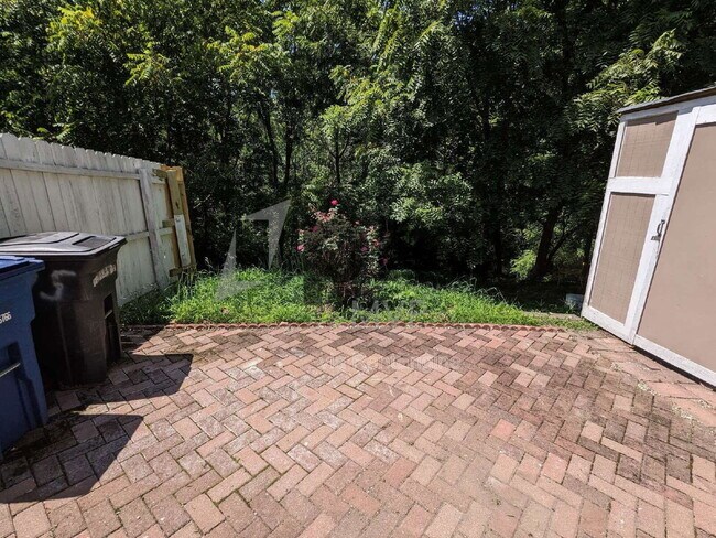 Foto del edificio - 7490 Stonetrail Way