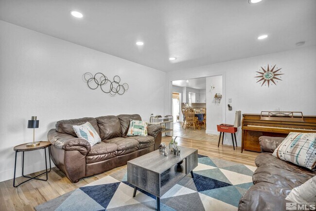 Building Photo - 405 Gregory Way