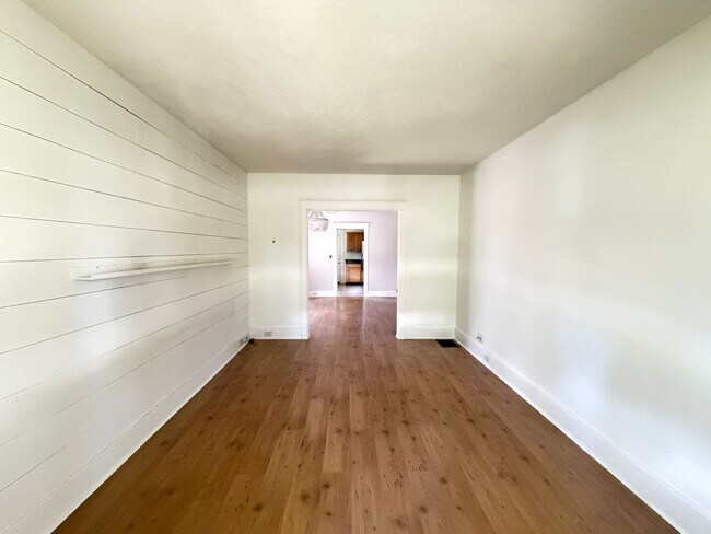 Building Photo - Spacious & Comfortable Two-Bedroom, and Bath House!