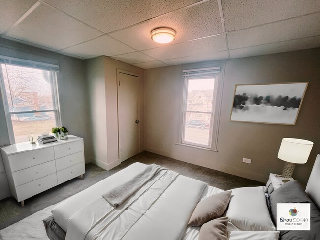 Building Photo - Updated 4 Bed 1 Bath Townhouse