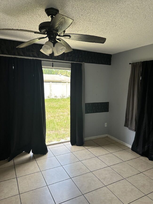 Building Photo - 2 Bedroom, 1.5 Bathroom, 1 Car Garage hoe ...