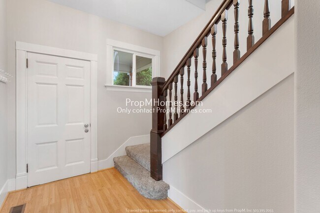 Building Photo - Lovely Three Bedroom Home in the Heart of Oregon City!