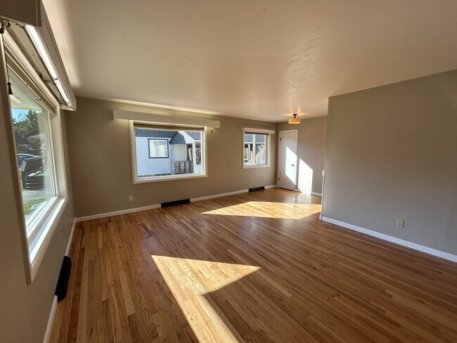 Foto del edificio - 1311 E Maple Ave