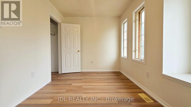 Building Photo - 37 Holmwood St