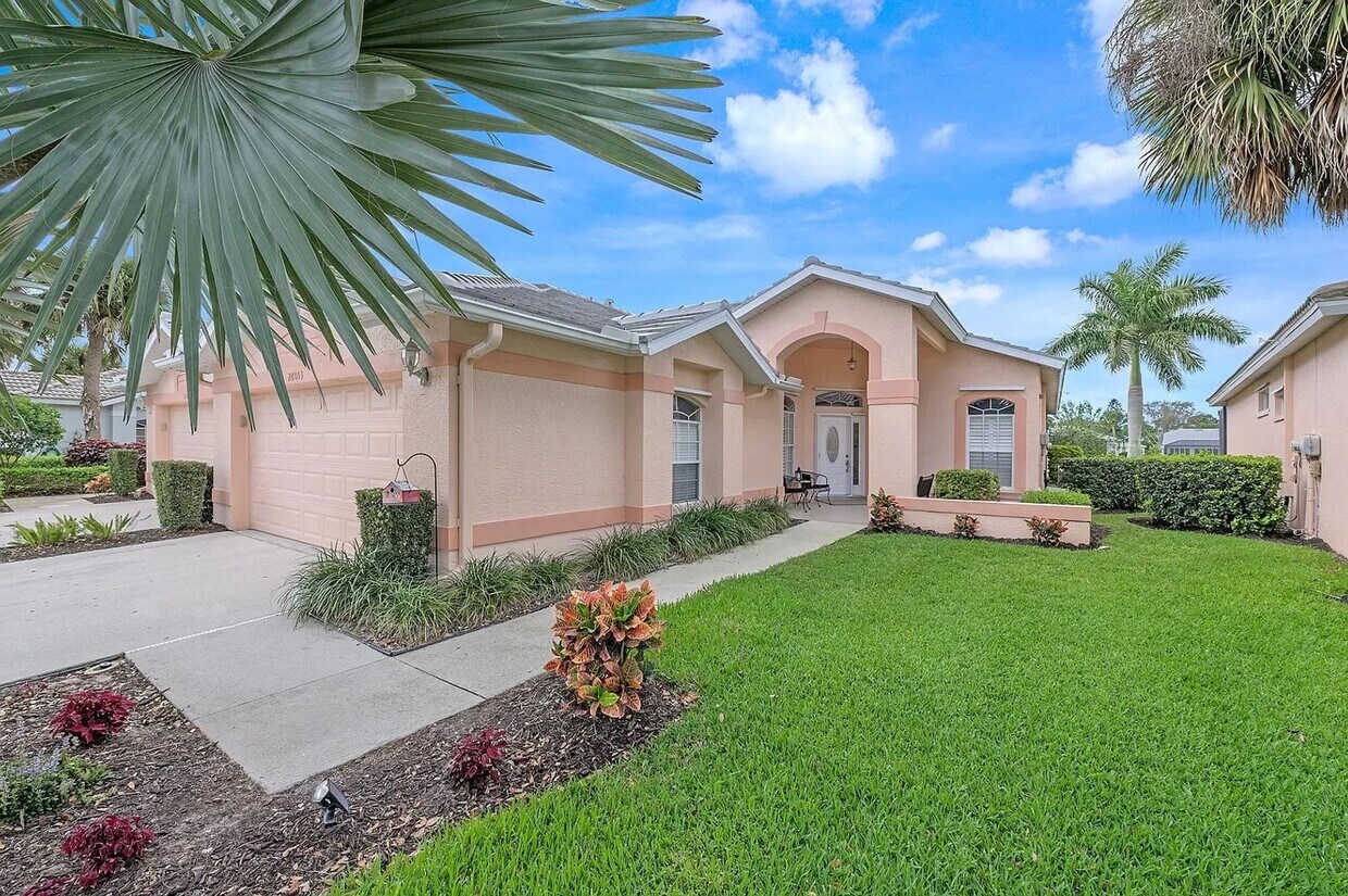 Primary Photo - ** Highland Woods ~ Villa on The Golf Cour...