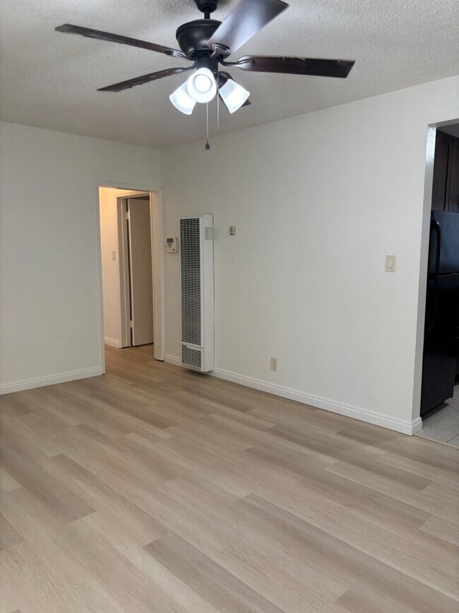 Photo - One Bedroom in Los Angeles with Swimming Pool Available Now! Apartment