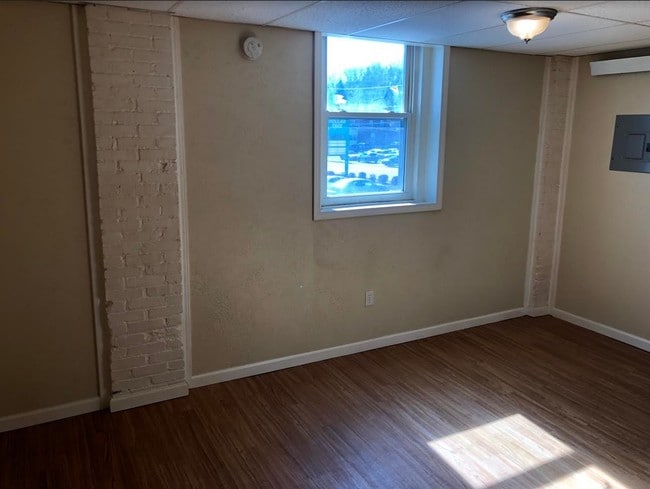 Building Photo - 1605 Lincoln Way
