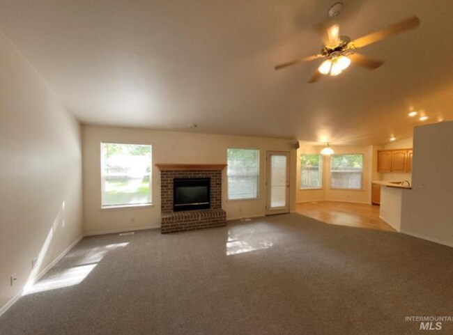 Building Photo - Charming 4-Bedroom Home in Eagle - Lawn Ca...