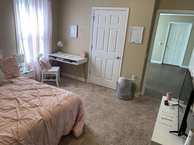 Foto del edificio - 3278 N Henderson St